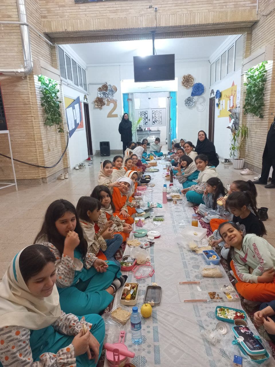 دبستان ادبستان